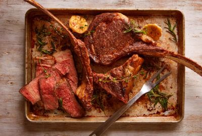 Tomahawk: tudo sobre o corte que virou destaque no churrasco